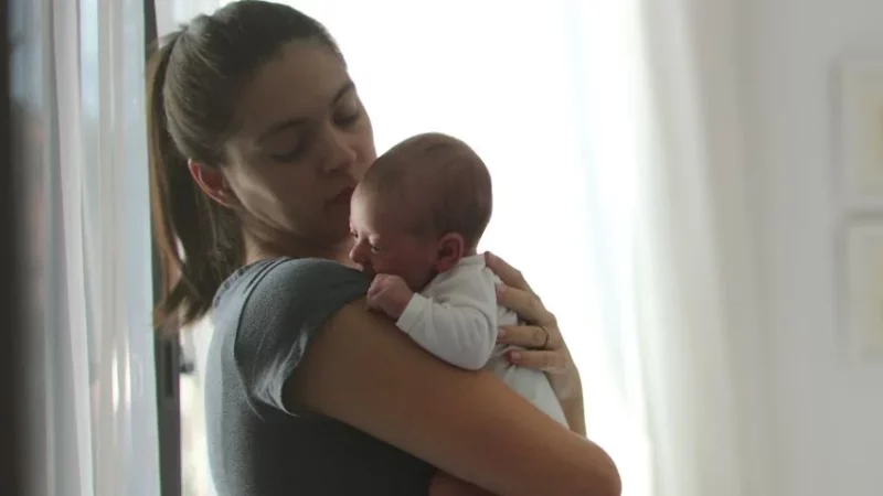 «40 μέρες κρατούσα στα χέρια μου ένα ξένο μωρό. Δεν ήθελα να το πιστέψω»
